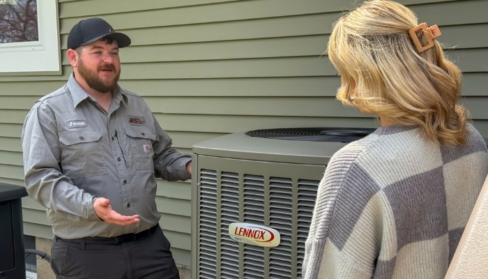 Alt Hvac Technician With Cutomer And Condensor