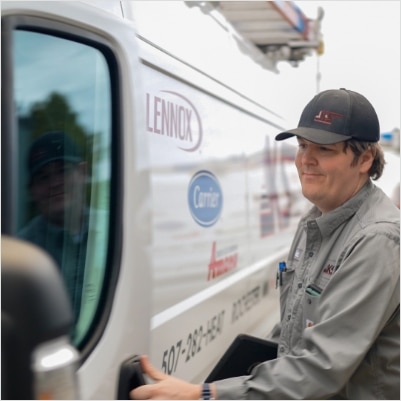kS-building-with-service-truck